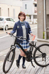 【配信限定】人気 AV 女優が挑戦！オシッコ我慢潮吹き街中アクメ自転車がイクッ！美園和花(1sgki00025b) ｜SHIGEKI