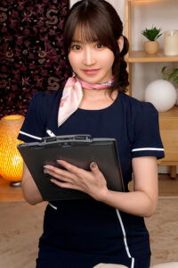 【VR】すぐ隣に婚約者がいるのに超密着施術と囁き誘惑で男を喰うのが大好きなド変態痴女エステティシャン 依本しおり【8K】(pxvr00334)｜P-BOX VR