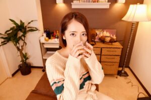 【VR】あなたは見習いエステティシャン、先輩がいない間に客と二人っきりになったら…美咲かんな(h_1290dovr00017)｜4K VR